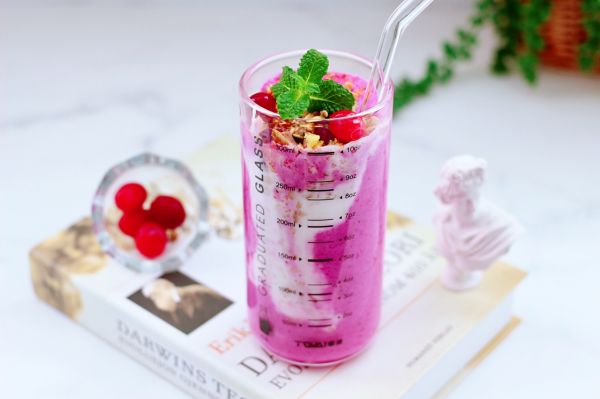 蔓越莓火龙果麦片酸奶昔