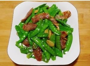超脆爽的荷兰豆炒香肠