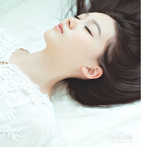 “吃”掉眼袋不留痕