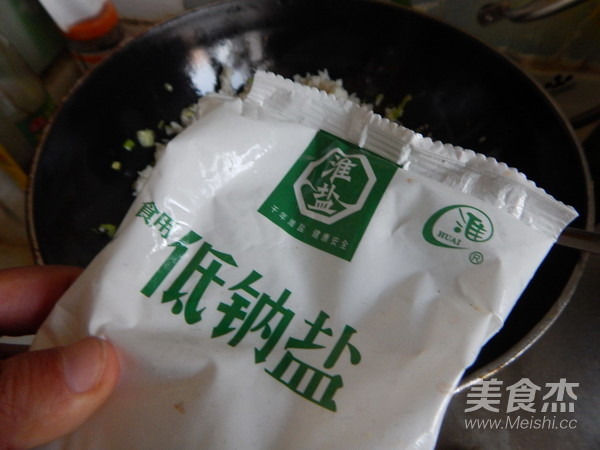 蒜苗炒饭的做法