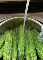 简单除去苦瓜的苦味