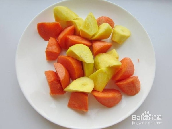 胡萝卜炖鸡腿的做法