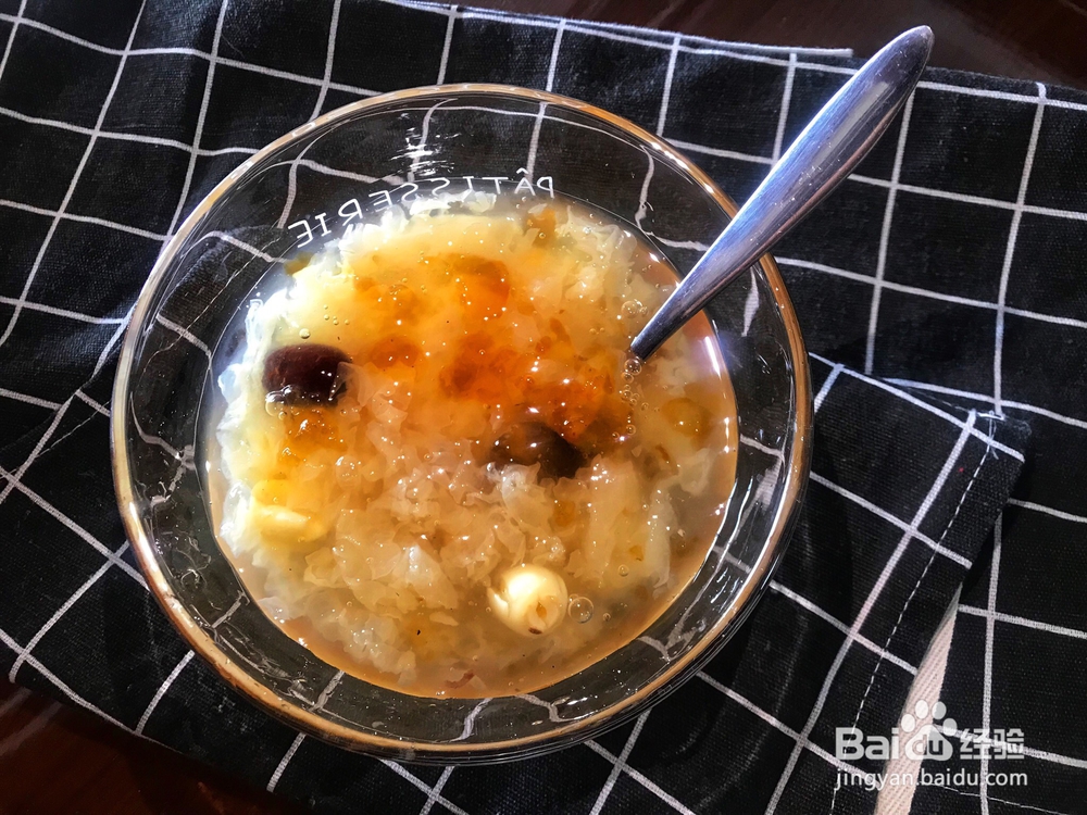 银耳桃胶羹到底该怎么做呢