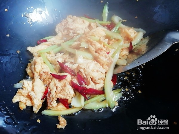 西芹炒蛋的做法