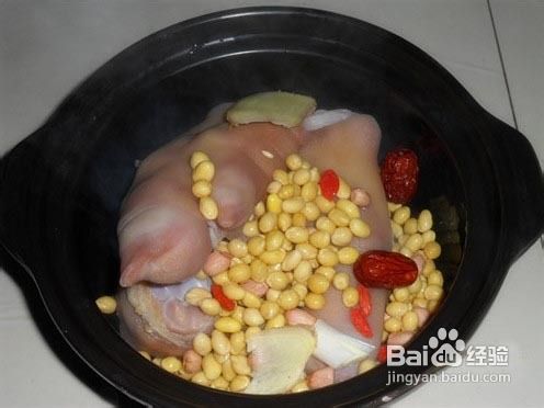如何做好吃的猪蹄炖花生的