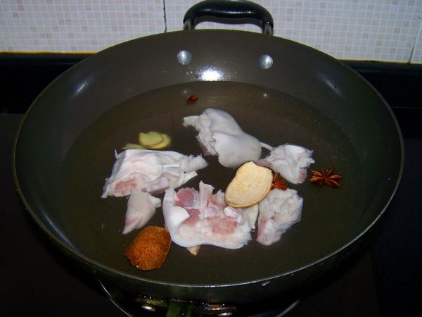 玉米黄豆蹄花汤