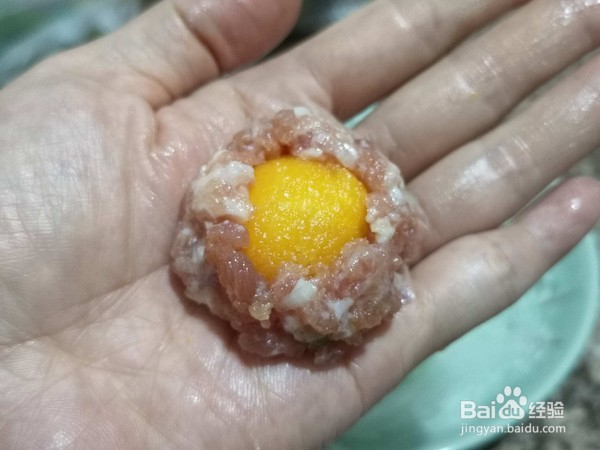 银丝抱金球的做法