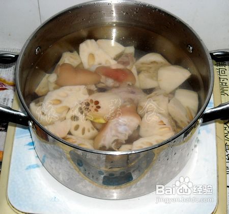 秋冬季节不可少的汤-----莲藕猪脚汤