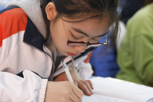 如何简短回复老师的关心