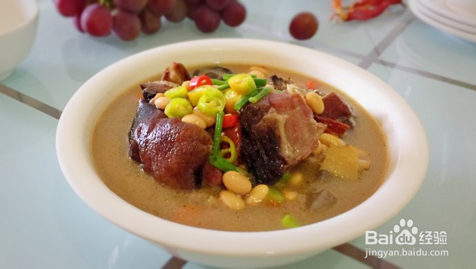 腊猪脚炖黄豆的做法