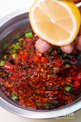 如何制作凉拌鸡腿？