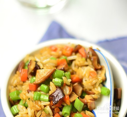 香菇炒饭的做法