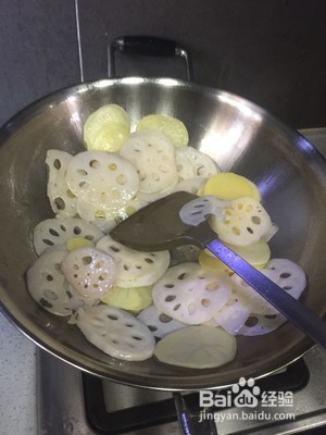 鱿鱼虾干锅的做法