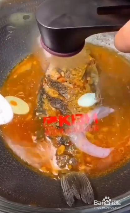 如何制作红烧鲫鱼？