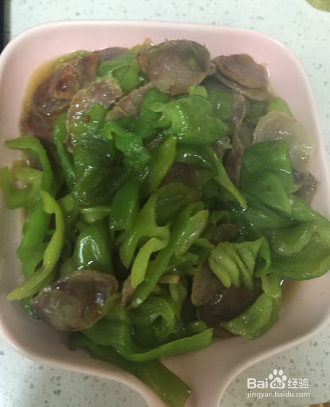 青椒炒腊肠的做法