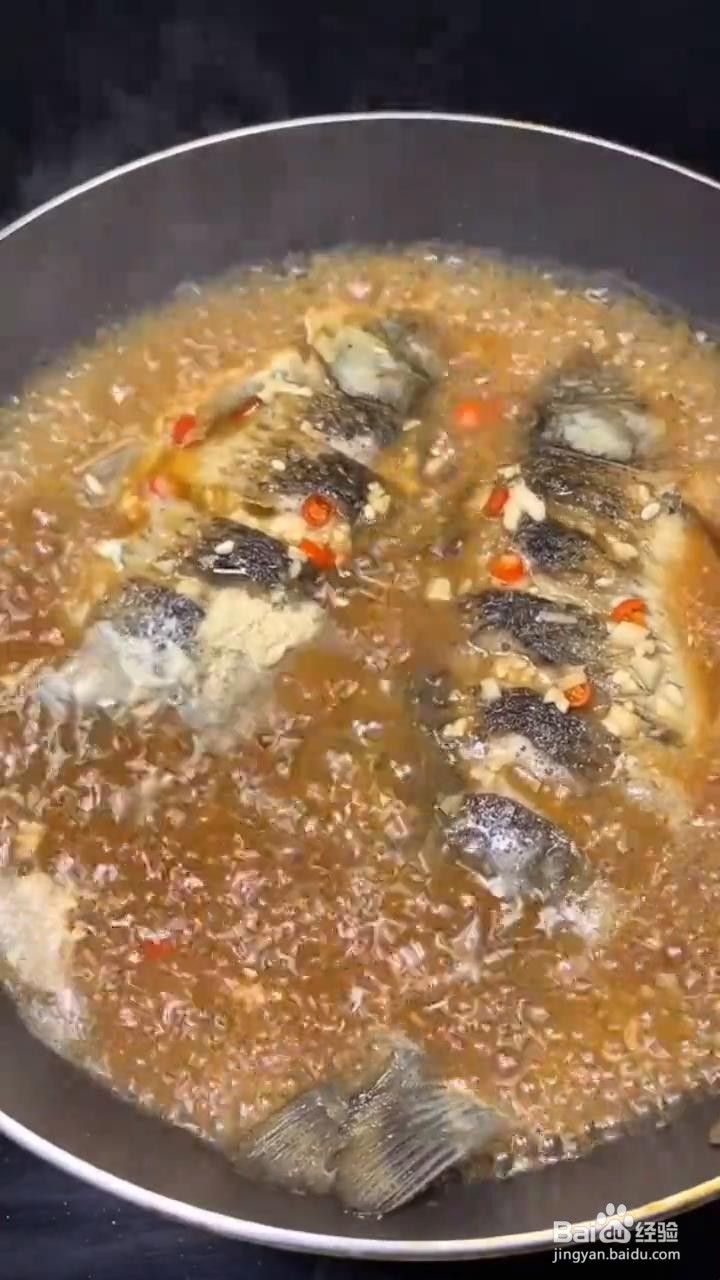 如何制作红烧鲫鱼？