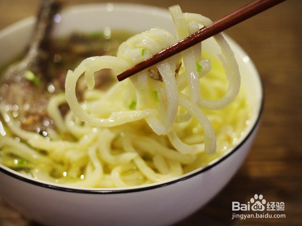 如何做出鸡汤炖鱼面？