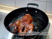 怎样做酥香樟茶鸭