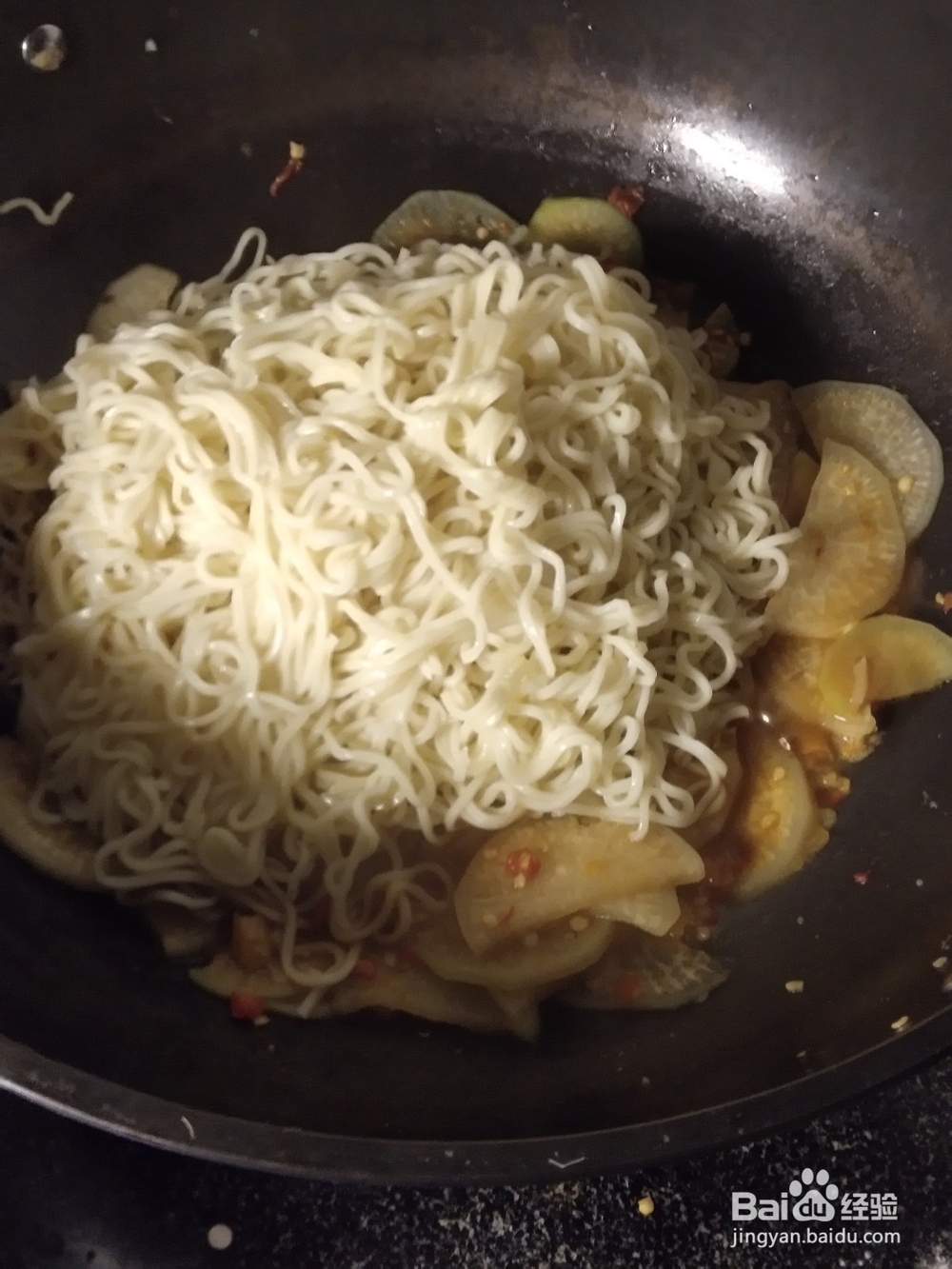 萝卜虾皮炒鸡蛋面