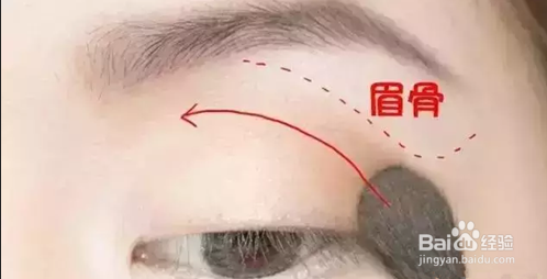 精致烟熏妆的化妆技巧