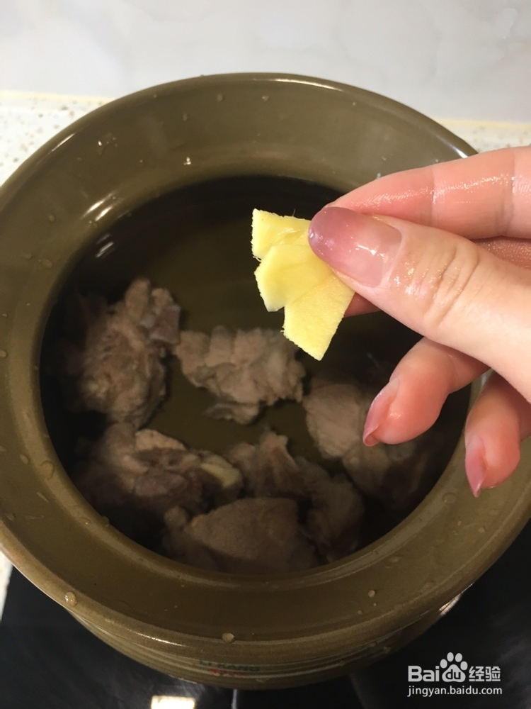 简单好吃的玉米莲藕骨头汤
