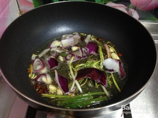 炝拌洋葱黄瓜的制作方法