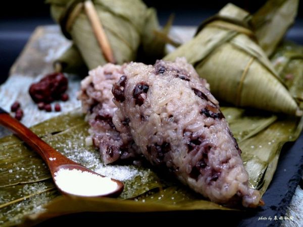 红豆红枣黑米粽子