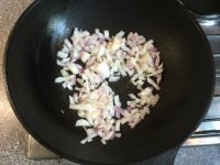 如何做出一份鲜美绝佳的墨鱼汁意面？