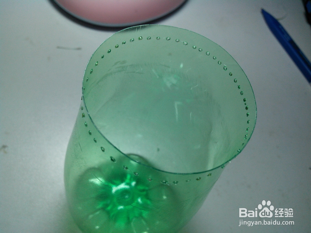 饮料瓶变笔筒教程