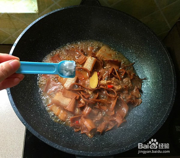 五花肉烧鱿鱼的做法