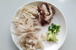 鲜美双菇蛋花汤