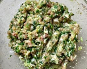 如何制作猪肉小白菜