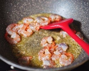 豌豆虾仁滑蛋的做法