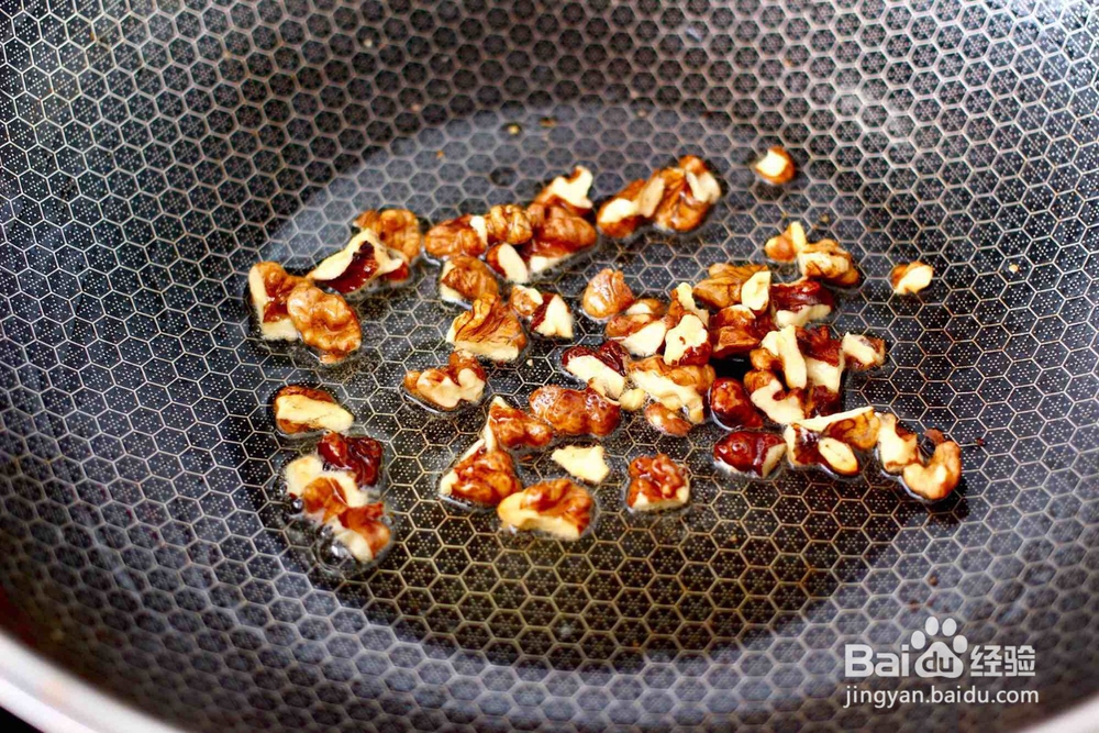 怎么样做美味的泡菜核桃炒饭