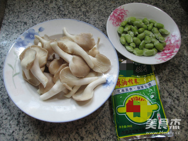 榨菜丝毛豆炒秀珍菇