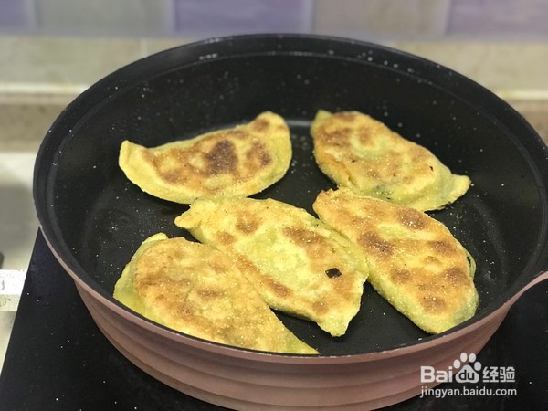 玉米面三鲜盒子的做法