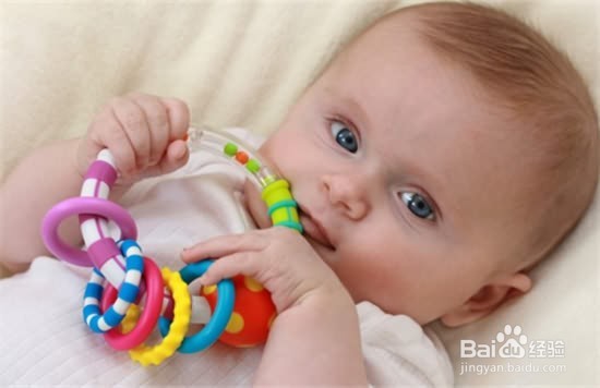 <b>如何给一岁内的宝宝挑选玩具</b>