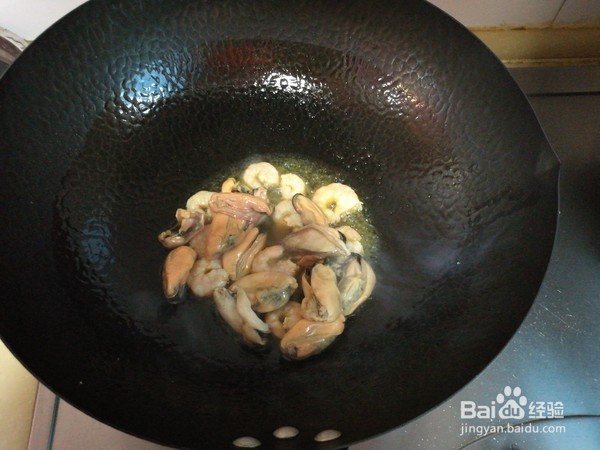 风味蒜黄炒贻贝虾仁