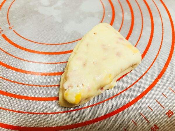 玉米沙拉火腿肠面包