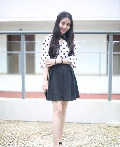 波点雪纺衫怎么搭配