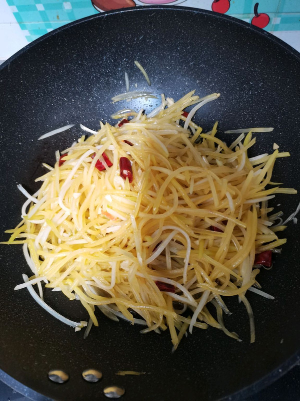 家常酸辣土豆丝