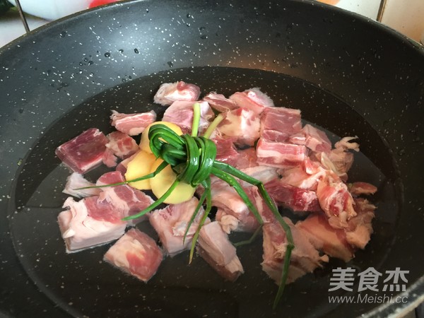 熊猫咖喱牛肉饭