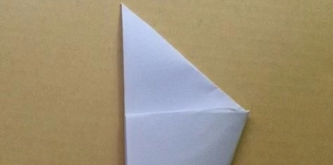 下面我们来学习用纸折飞爪吧!