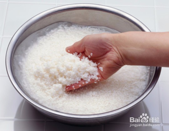 白衣服发黄怎么洗？白衣服泛黄怎么办？