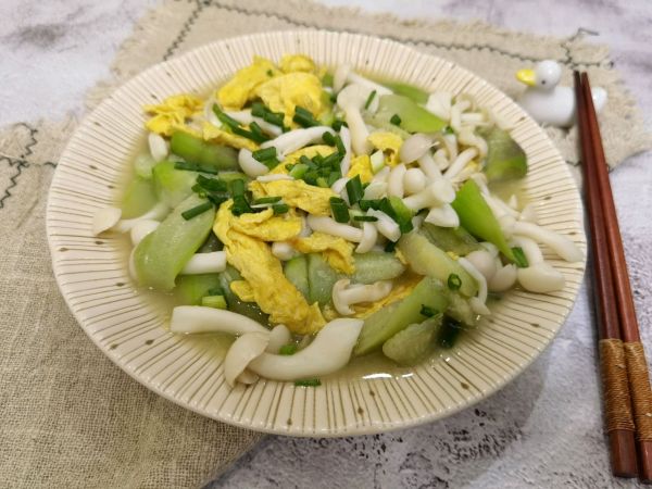 鸡蛋菌菇炒丝瓜