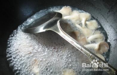 咸肉秀珍菇蛏子--美食教程