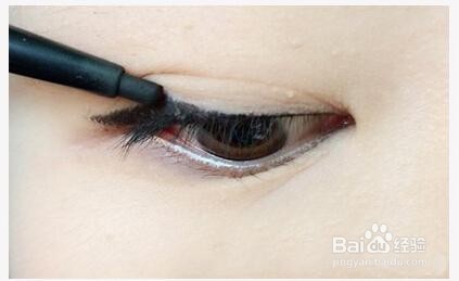 内双怎么画眼线才能使眼睛更大更有神