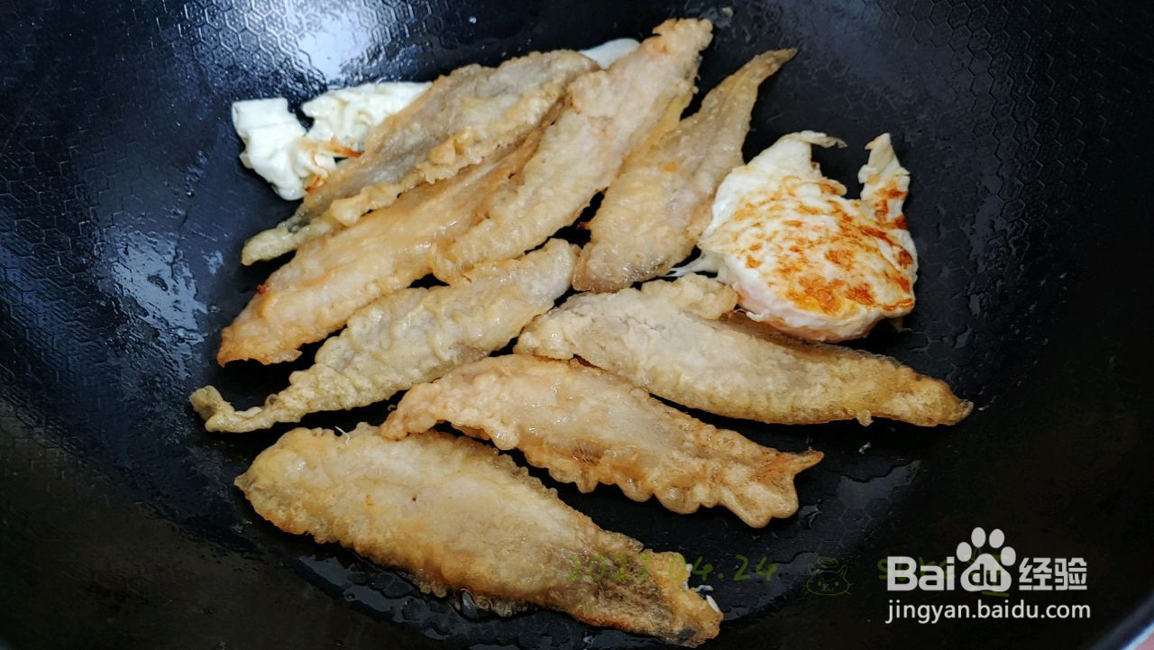 葱香酒酱煎蛋鱼的做法