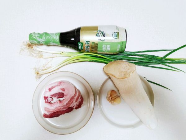 五花肉炒杏鲍菇