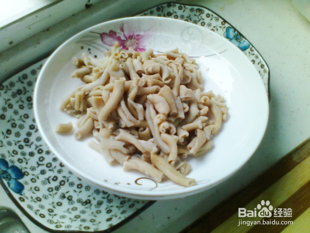 鸭肠炒芹菜的做法